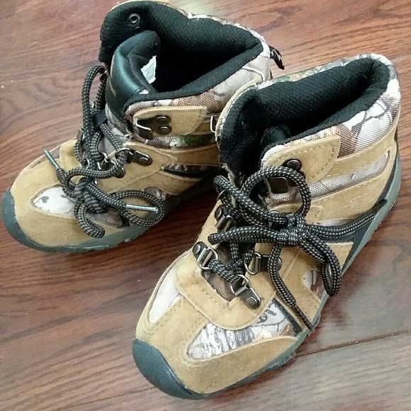 Boys hiking boots - Picture 1 of 1